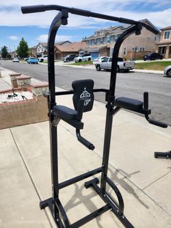 Collapsible pull up bar power tower