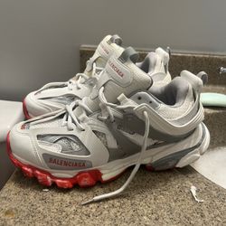 Balenciaga track star 