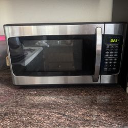 Hamilton Beach 1.1 Cu. Ft. Stainless Steel Mid Size Microwave Oven
