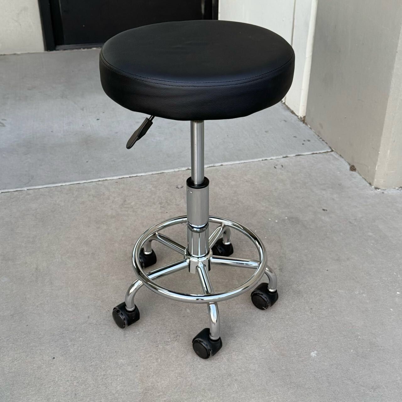 New In Box 14” Seat Nail Hair Salon Tattoo Parlor Adjustable Height From 19.5 Inch To 25 Inches Stool Chair 