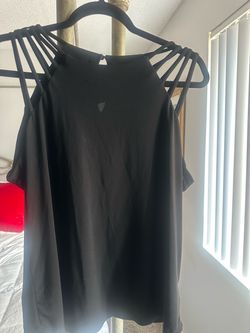 Women’s black top