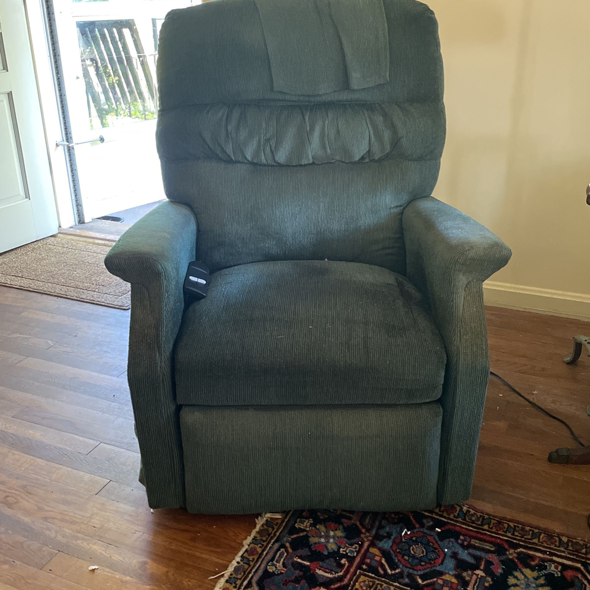 Electric Recliner - Assists With Standing/sitting