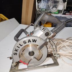 Skilsaw Professional Model HD77 Circular Saw 7 1/4" Worm Drive. 13 Amps. 