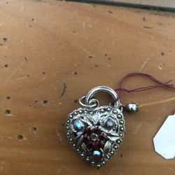 Beautiful heart pendant locket