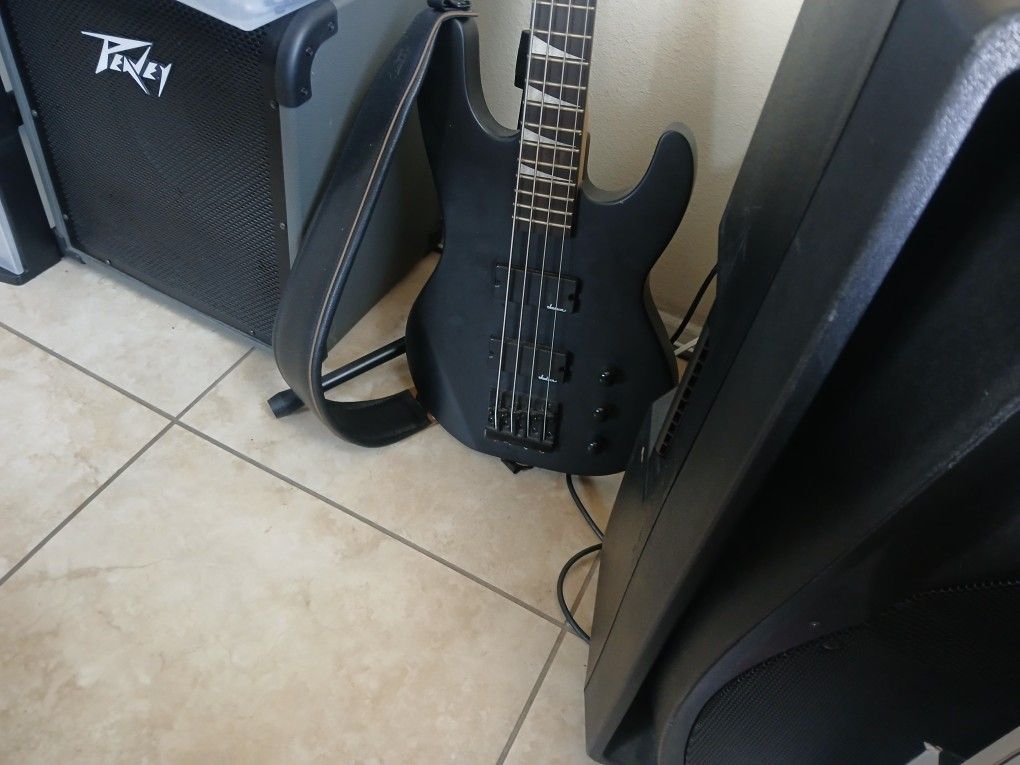 Jackson Bass And 2 Xtra Speakers For #500