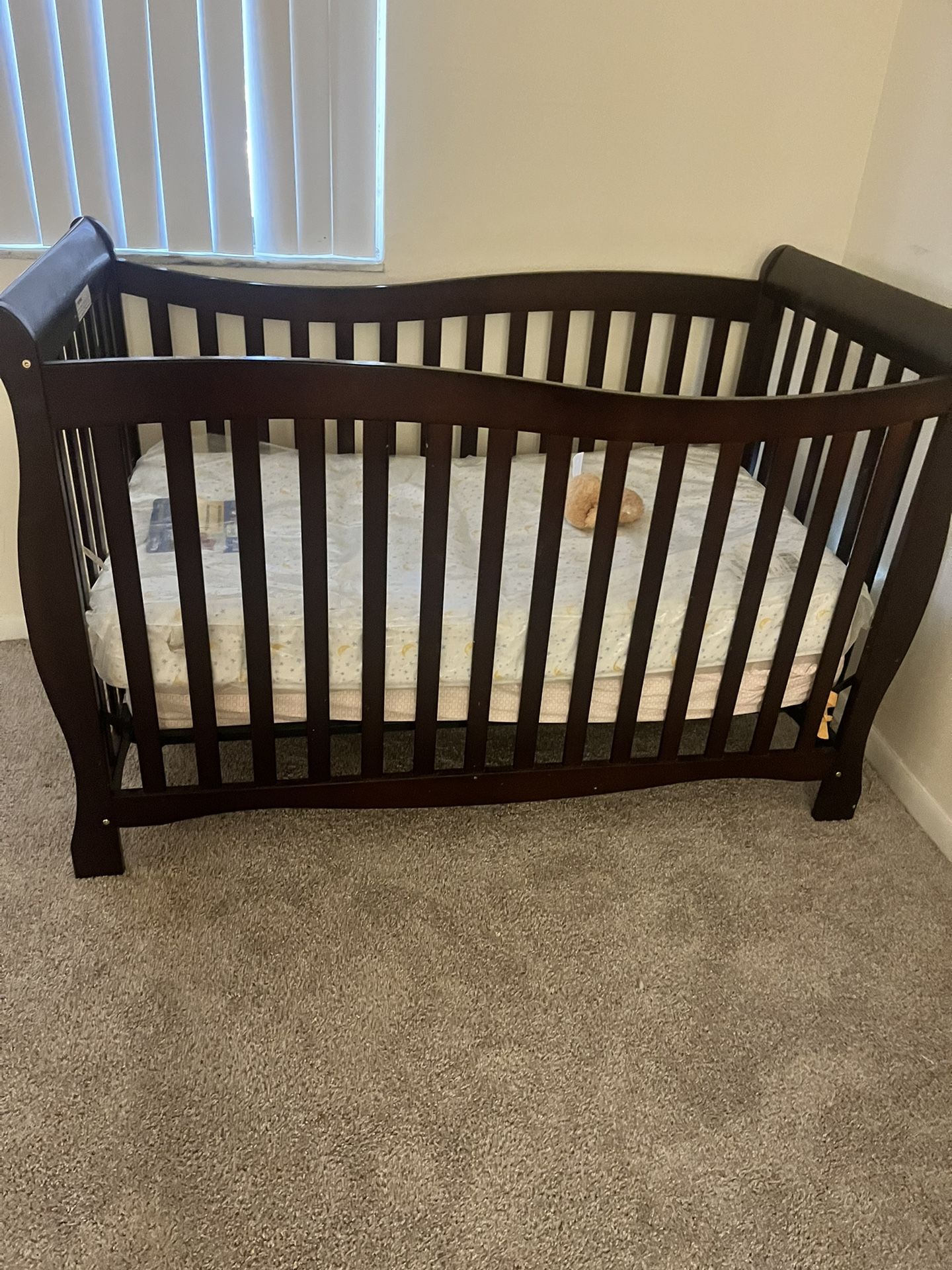 Crib….mirror….changing table 