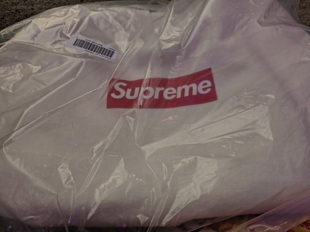 Supreme Sweater Size Medium