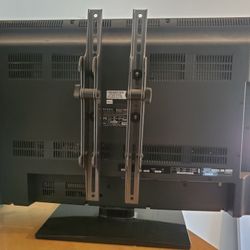  Color  Television With Wall Mount Attached