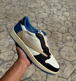 Jordan 1 Low Travis Scott
