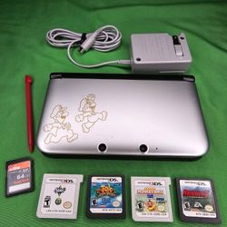 Nintendo 3DS XL The Year of Luigi Special Edition
