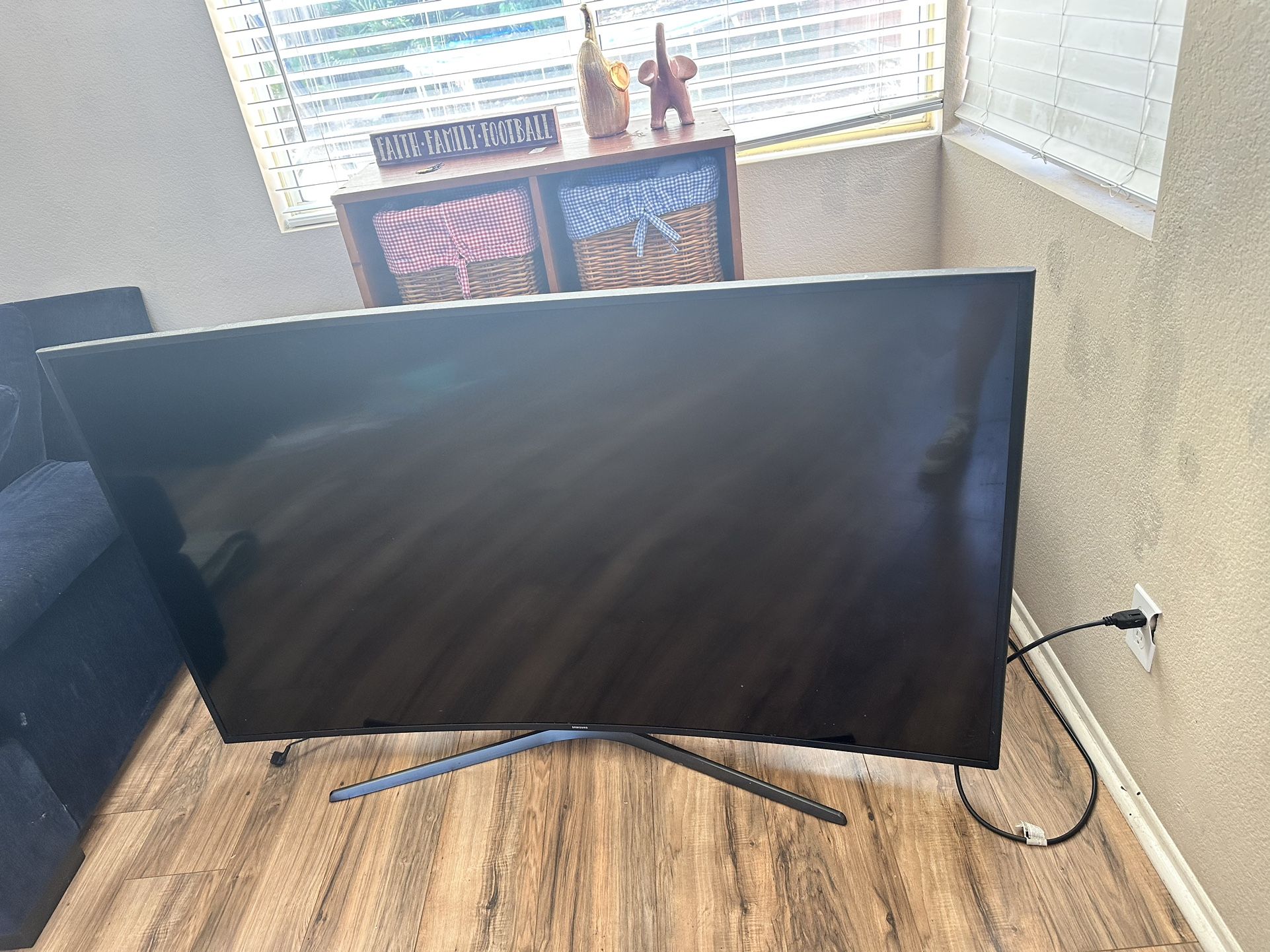 Samsung 60 Inch Curved Tv for Sale in Murrieta, CA OfferUp