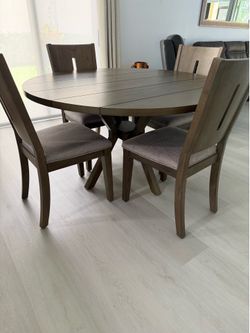 solid wood table with four chairs and excellent condition $600￼