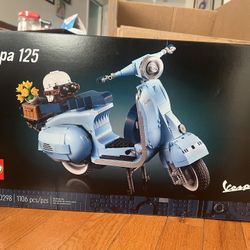 Sealed LEGO Set (10298) Vespa 125