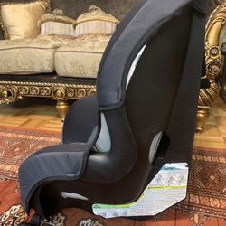 3-in-1 convertible car seat (rear- and forward-facing + booster)