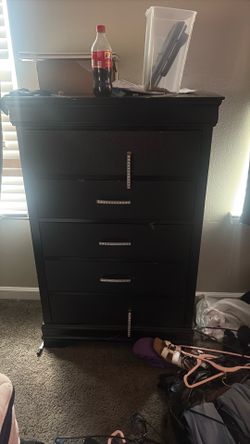 A 5 drawer dresser with a lot of space