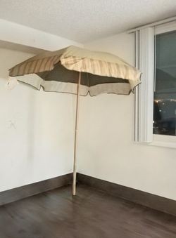 NEW 6-ft Patio Table Umbrella