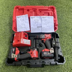 Milwaukee Combo Kit Hammer Drill 1/2” And Impact Driver 1/4” Charger And 2 Batteries 5.0 M18