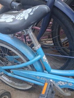 2 girls bikes 1pink n 1blue good condition w/bike carrier