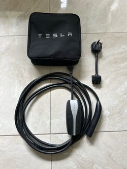 Tesla Universal Mobile Connector