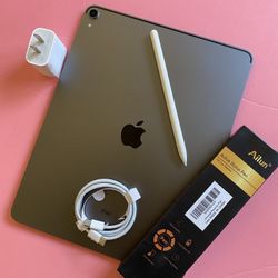 Apple IPad Pro 12.9” 3rd Generation (Face ID/Liquid Retina / Latest IOS 26) 512GB with keyboard, Pen & Accessories 