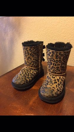 Girls uggs size 9c