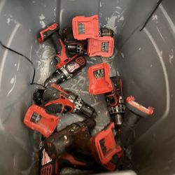 A tub of 18 V Milwaukee drills they all work