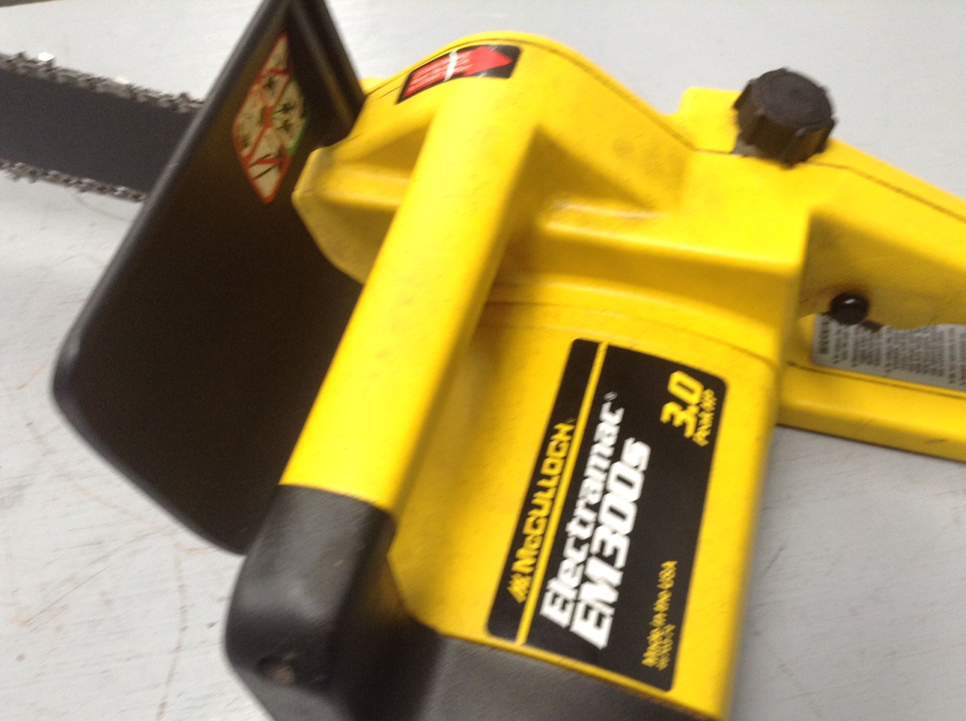 MCCULLOCH ELECTRAMAC EM300s 3.0 PEAK HP 4670374 CHAINSAW for Sale in