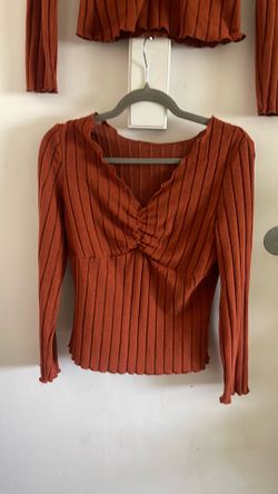 Rust Ribbed V-Neck Ruched Long Sleeve Top