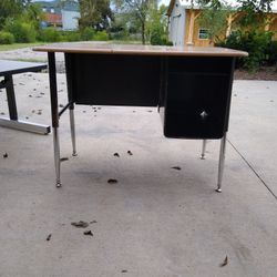 Student Desk.... Adjustable Legs