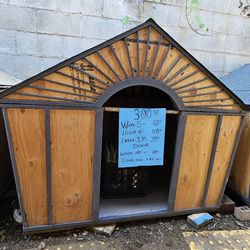 Large Dog Houze (Built/ready)