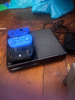 Xbox One Console with 3 Controllers