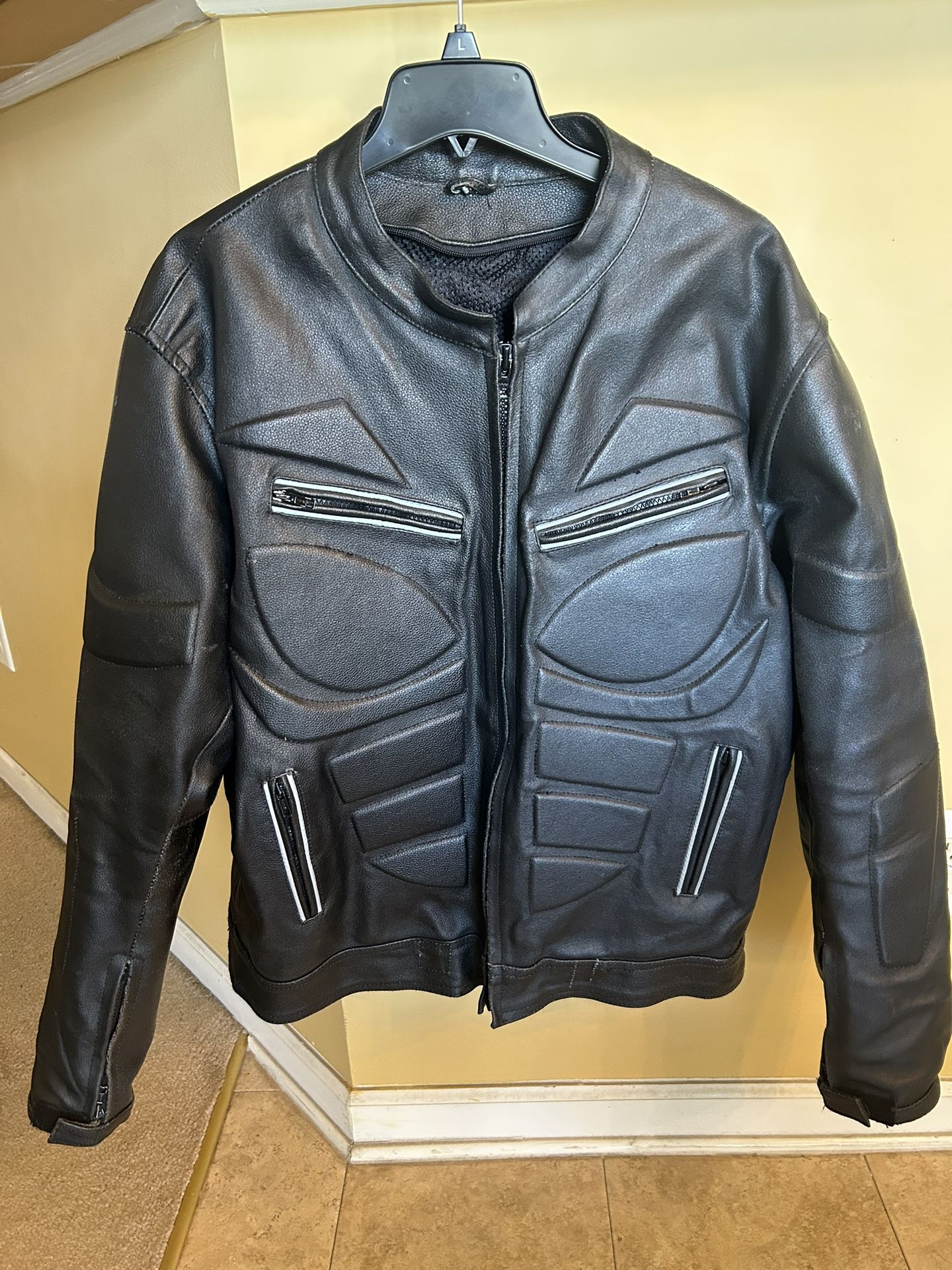 LEATHER MOTORCYCLE JACKET W/ARMOR