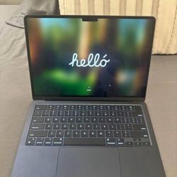 MacBook Air 13.6” M2 Chip – Like New (2023 Model)