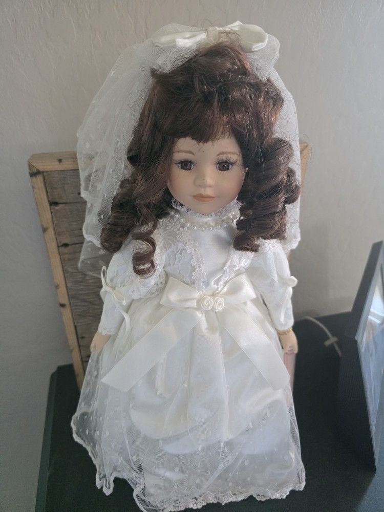Beautiful Porcelain Bride Doll ~ Vintage  ~ All Original