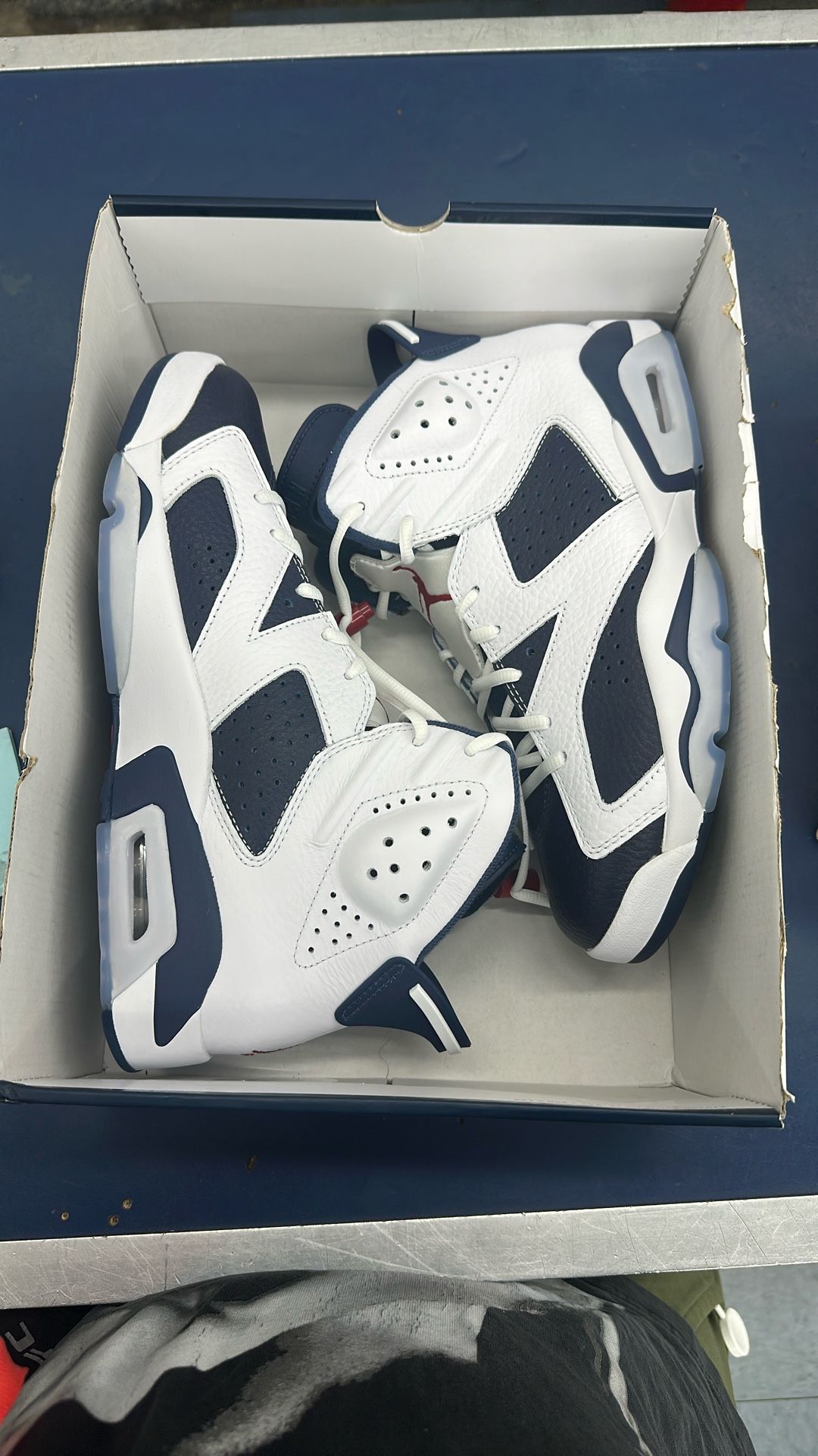 Size 9.5 Men Dead stock