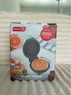 NEW Dash 4" Mini Waffle Maker (Mint Green)