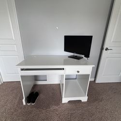 White desk 