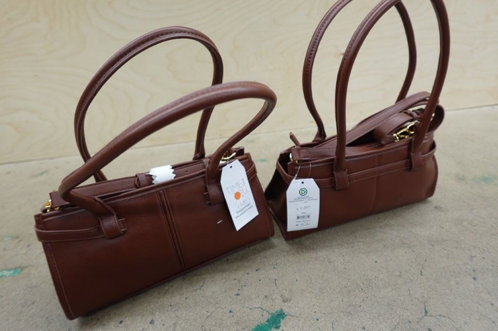 Time and Tru Women’s Faux Leather Gwyn Shoulder Bag – Redwood Bark