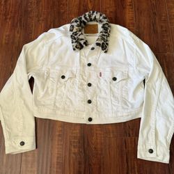 White Levi Strauss & Co. Furry Denim Jacket Sz  Medium Women’s Good Condition!!   