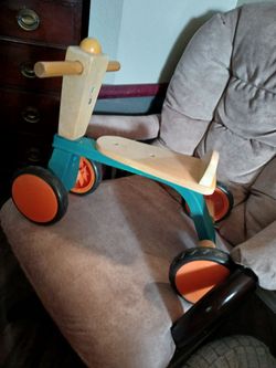 Wooden 4 wheel push toddler toy