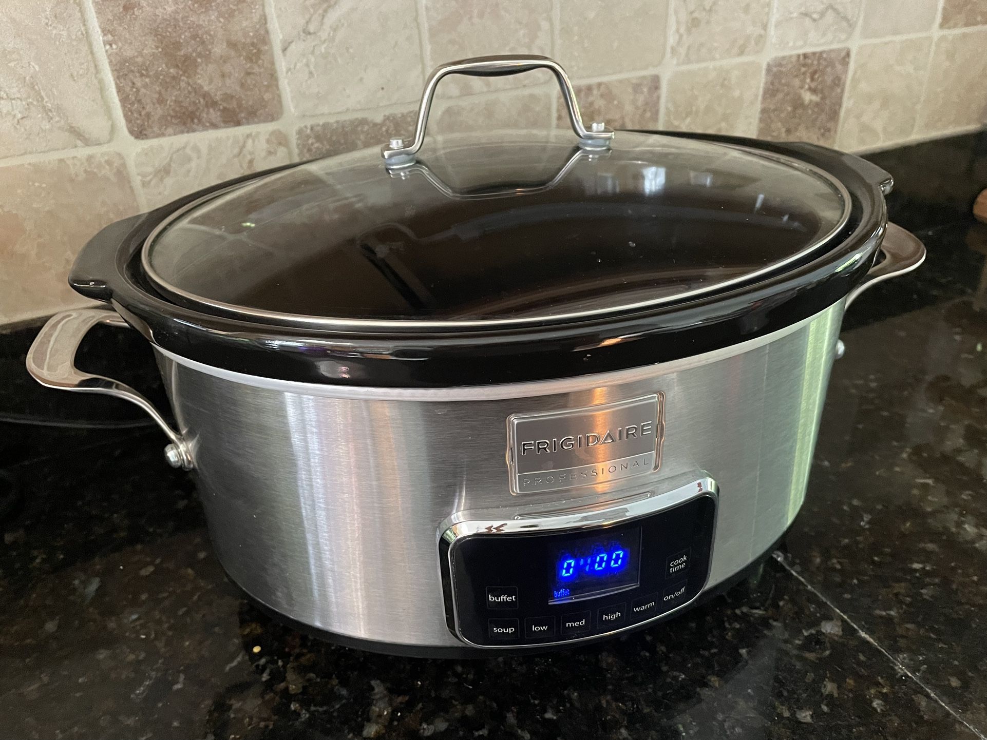 Programable Slow cooker Frigidaire $10 