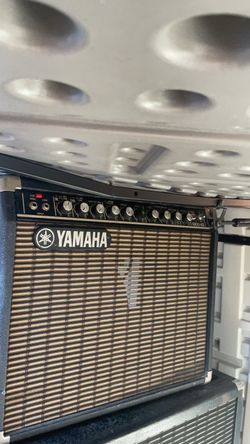 Yamaha 100 watts solidstate amp w 4 12 “inch speaker