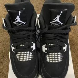 Jordan 4 retro white thunder Size 11.5