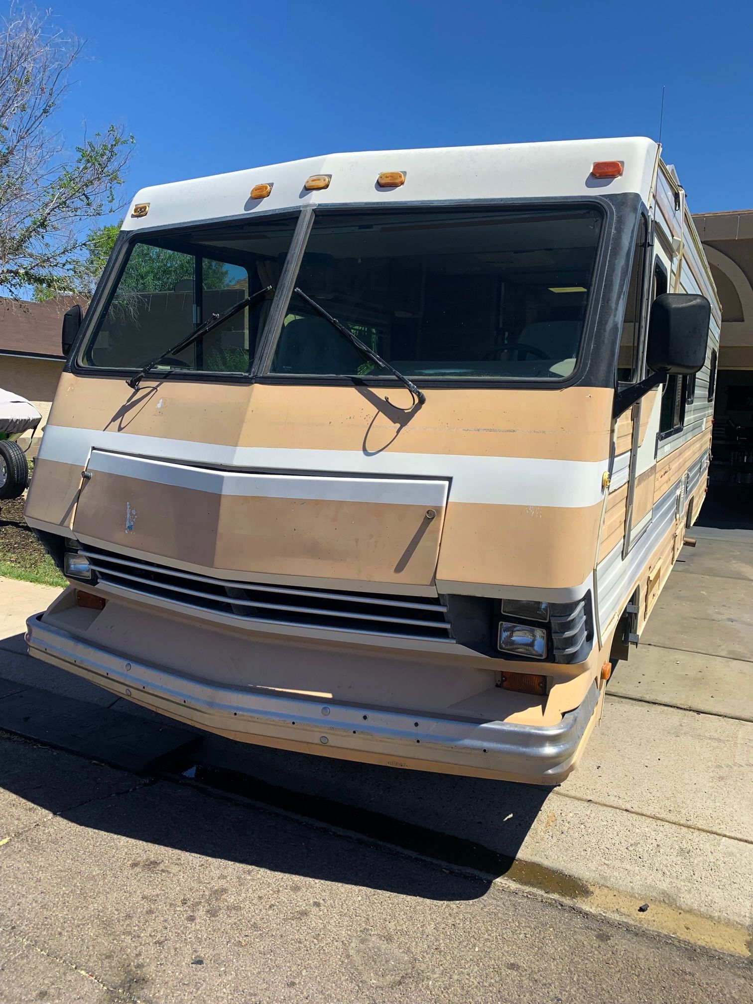RV Winnebago Chevy V8 engine
