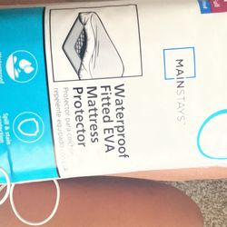 Full Bed Waterproof Mattress Protector 