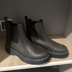 8.5 Women Boots