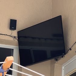 2 Vizio TVs 
