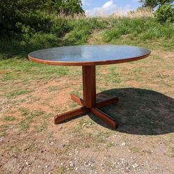 48in Round Conference Or Dining Table 