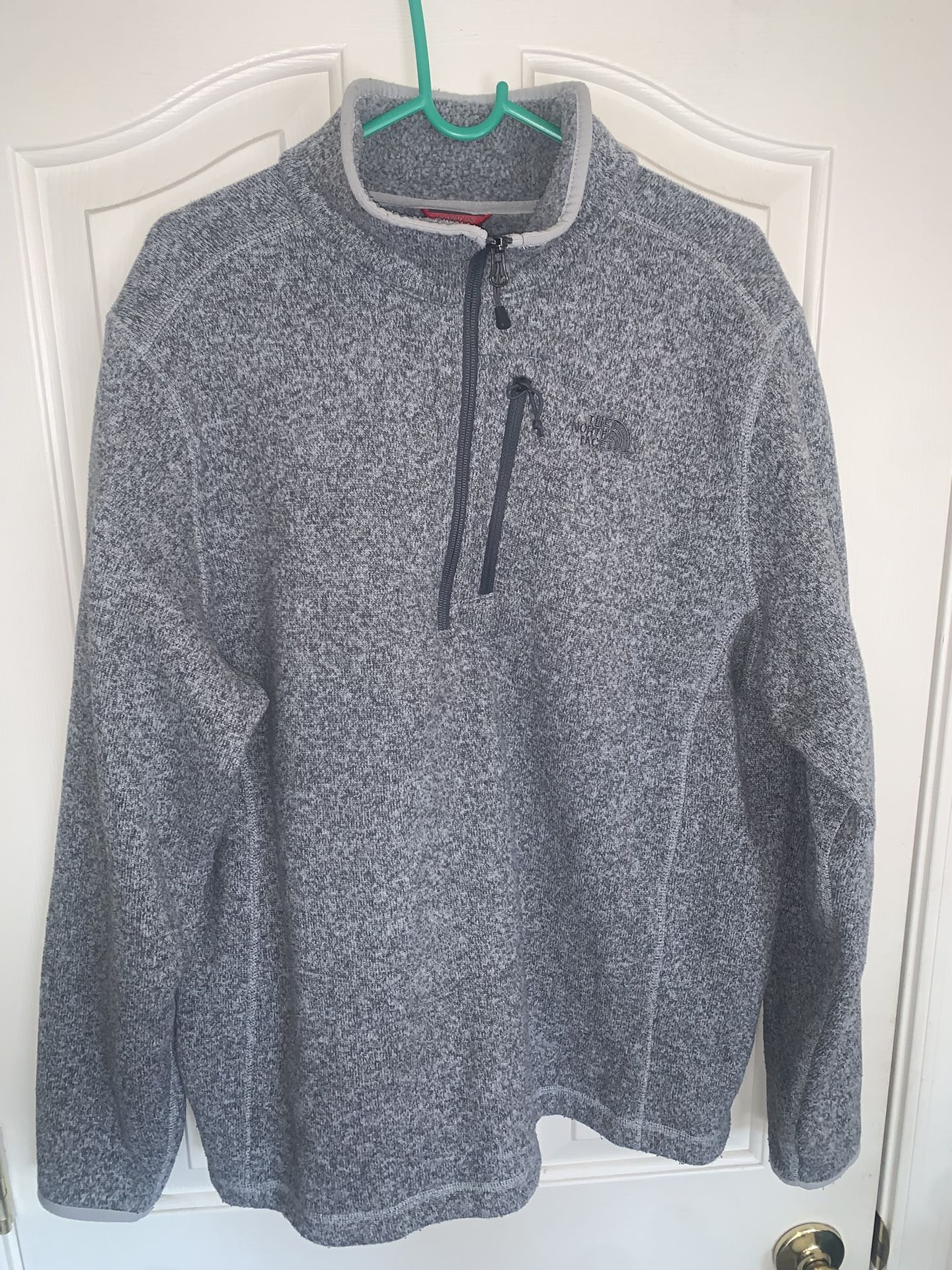 Men’s The North Face 1/2 Zip Fleece Pullover!!