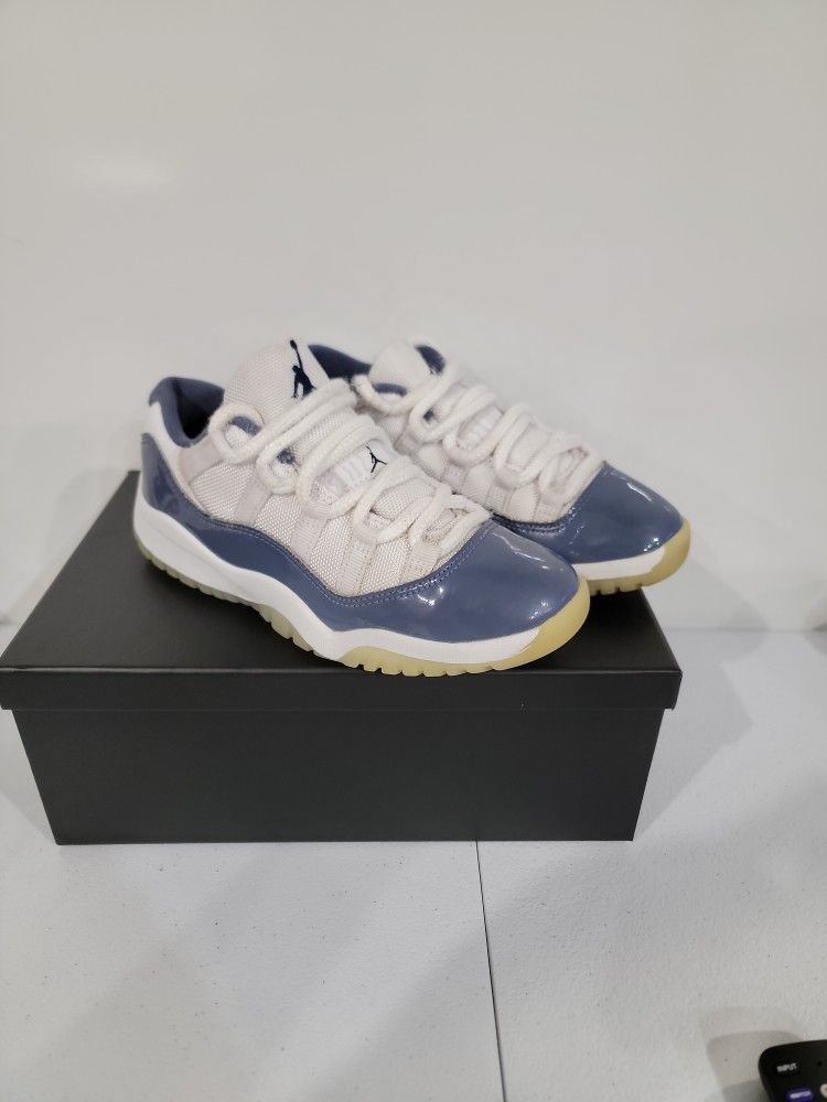 Jordan 11 Retro Lows diffused Blue 1.5y